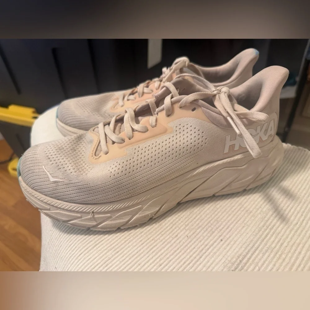 HOKA Women’s Running Shoes – 9.5– Light Pink/Peach